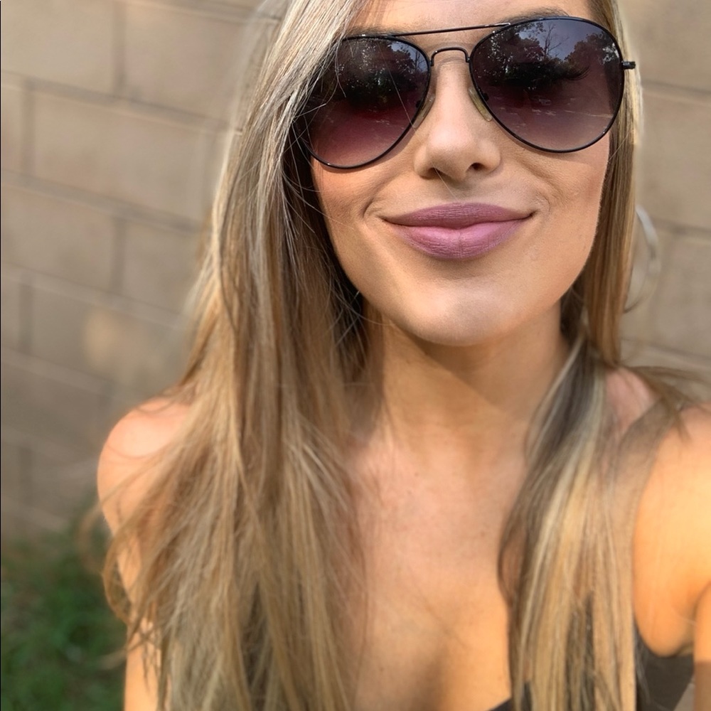 Meet your Posher, Holly